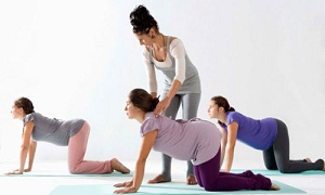 Hướng dẫn chọn giáo viên Yoga tại nhà cho bà bầu