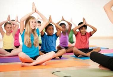 Yoga cho trường học và lợi ích cần thiết