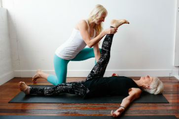 Giáo viên dạy yoga tại nhà