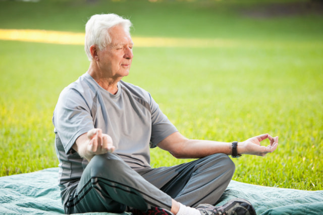 tư thế yoga cơ bản cho người già