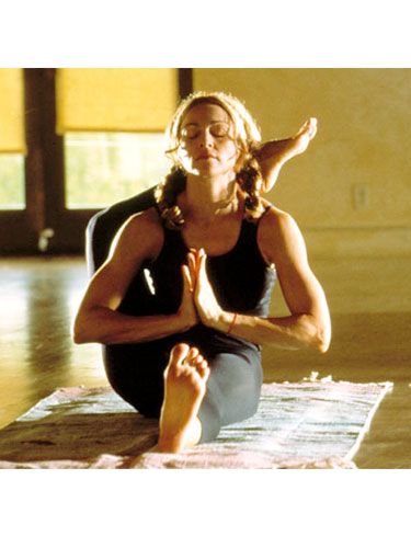 madona luyện tập yoga